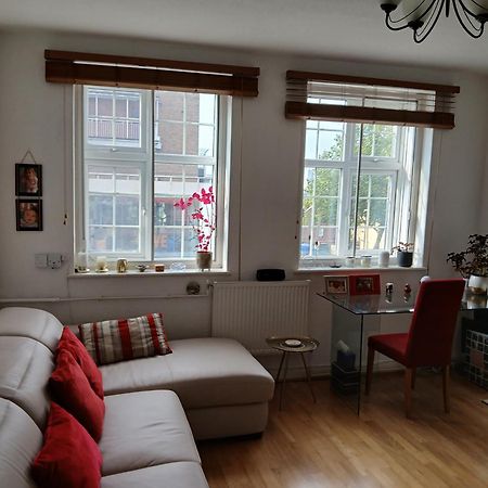 Sunny And Spacious Flat In Nw3 伦敦 外观 照片
